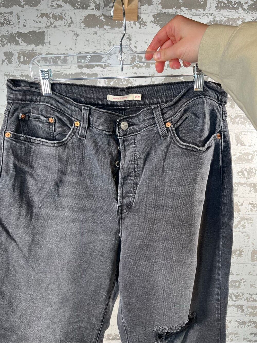 Levi’s | women black denim wedgie straight 18w button fly